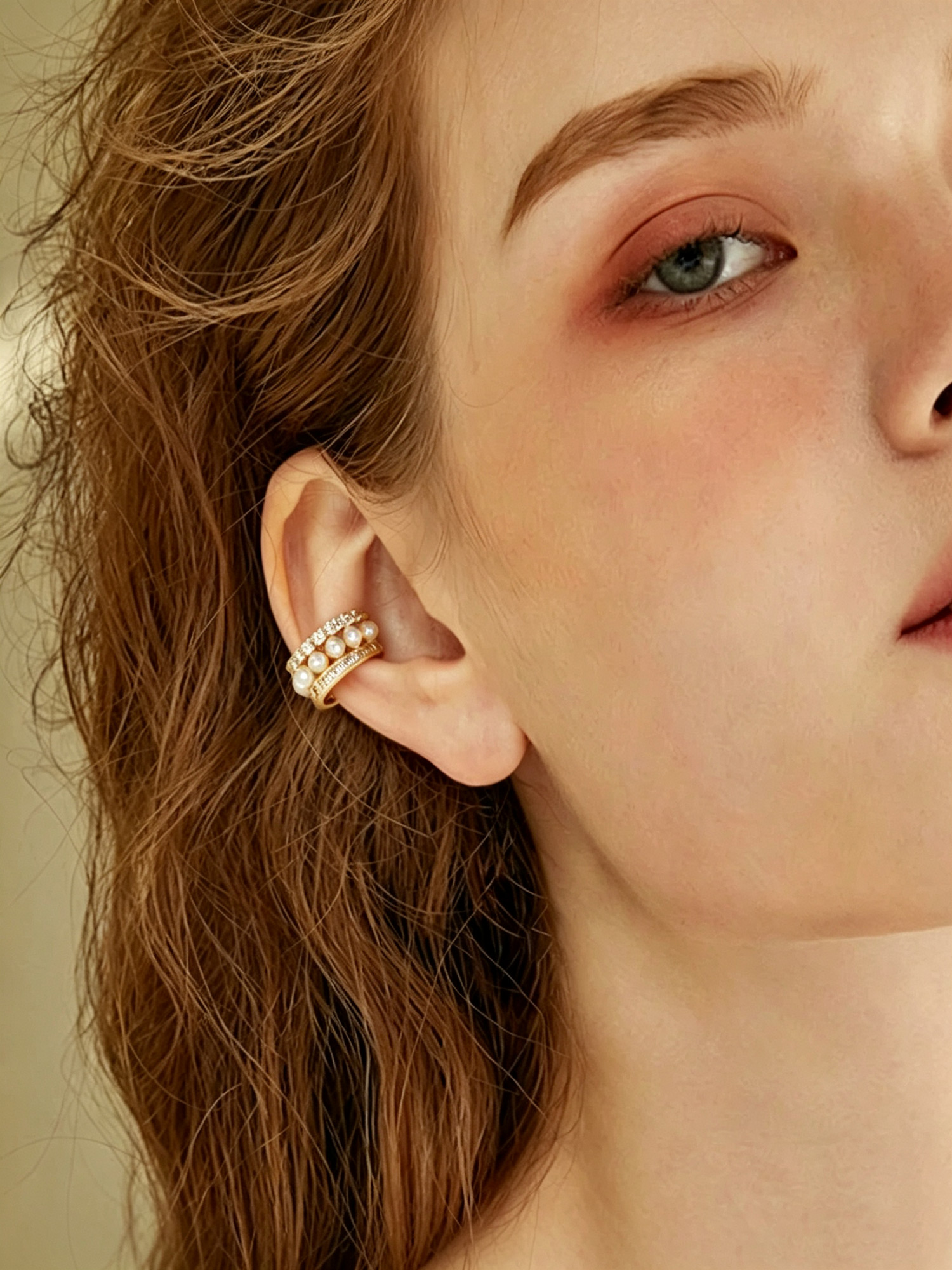 Aurelia Pearl Ear Cuff side profile, adjustable open cuff structure