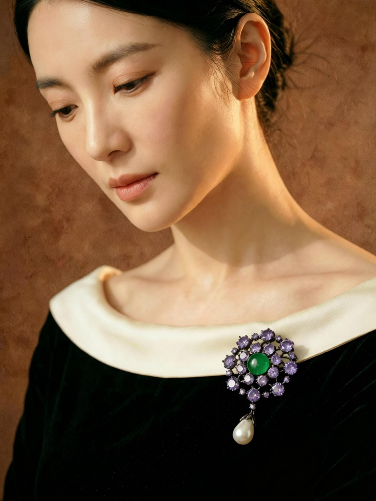 Violet pearl brooch close‑up, glossy green cabochon core encircled by saturated violet round zircon halo